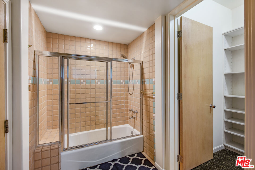 3780 Multiview Dr