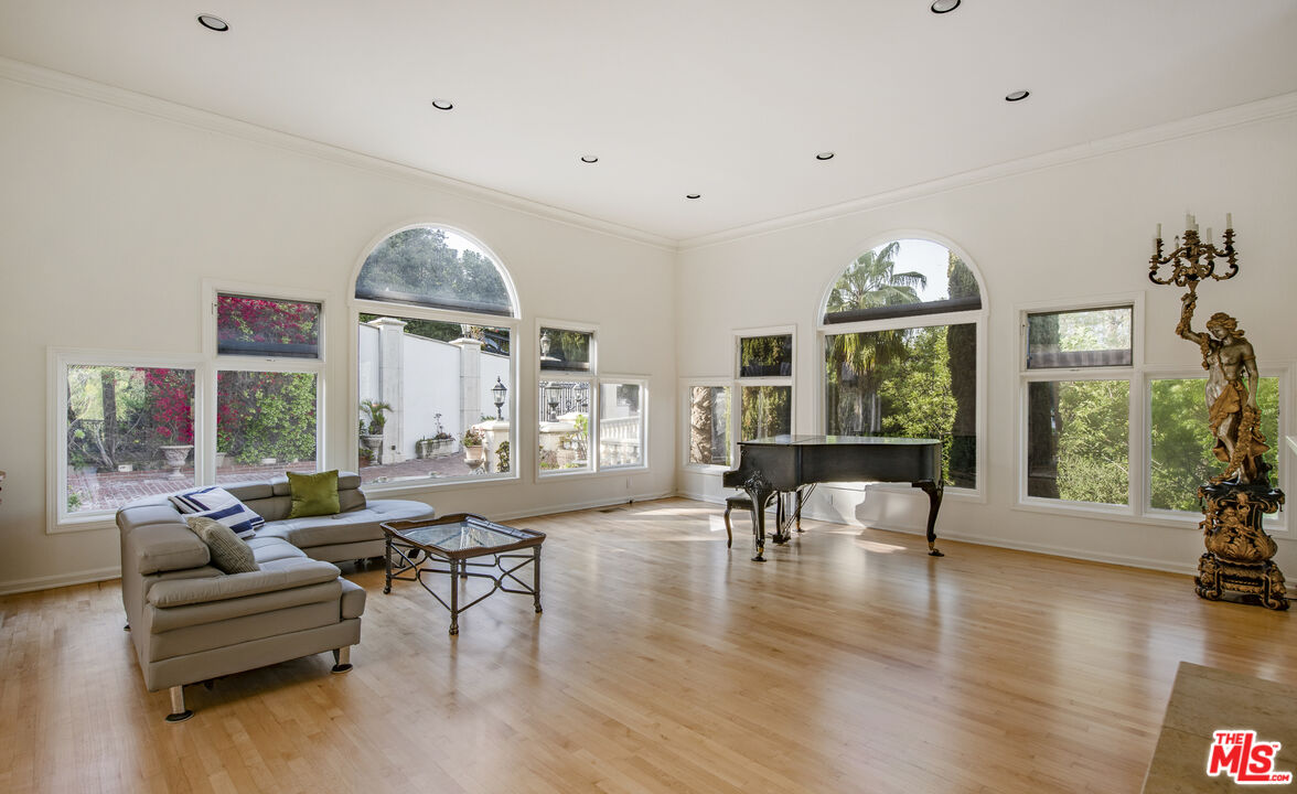 3780 Multiview Dr