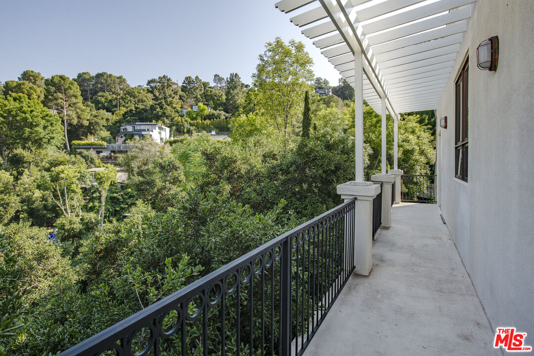 3780 Multiview Dr