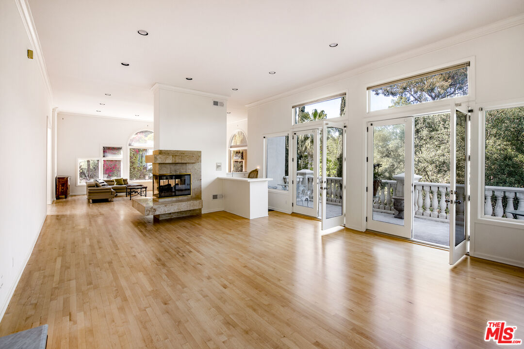 3780 Multiview Dr
