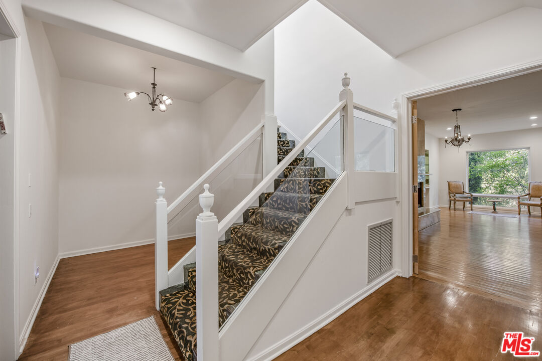 3780 Multiview Dr