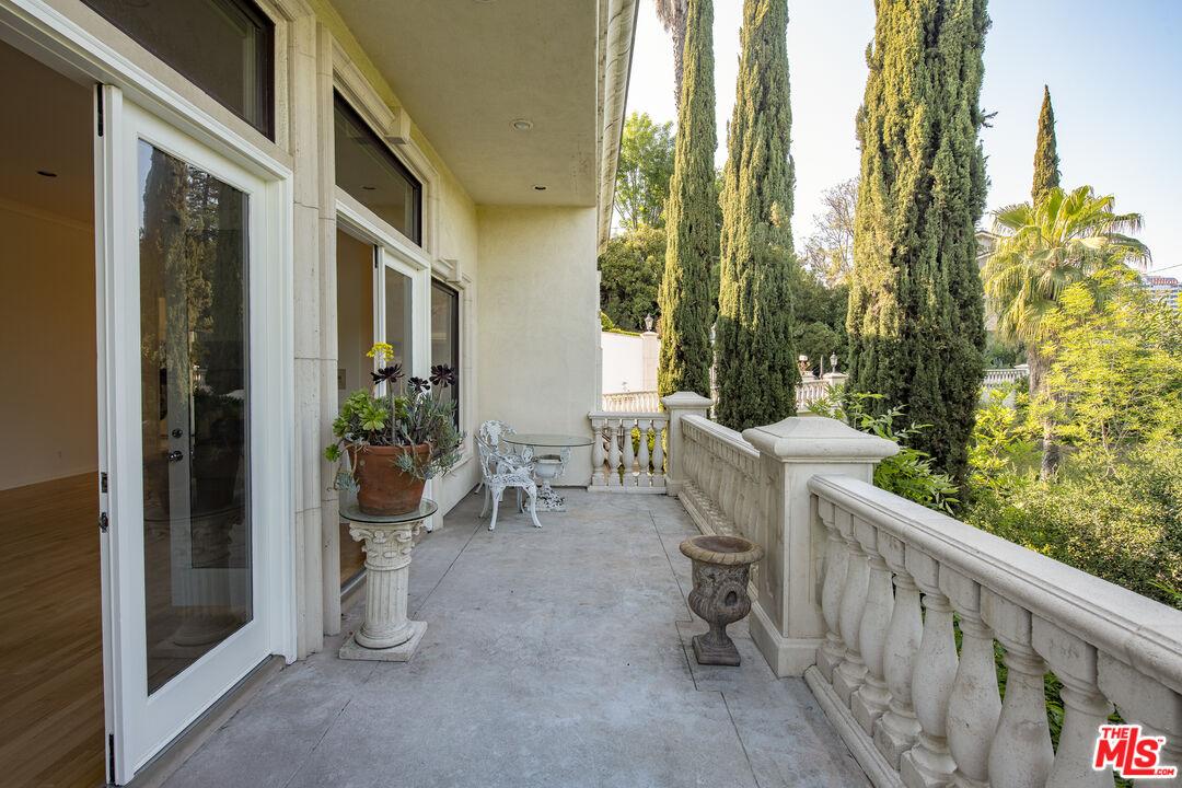 3780 Multiview Dr