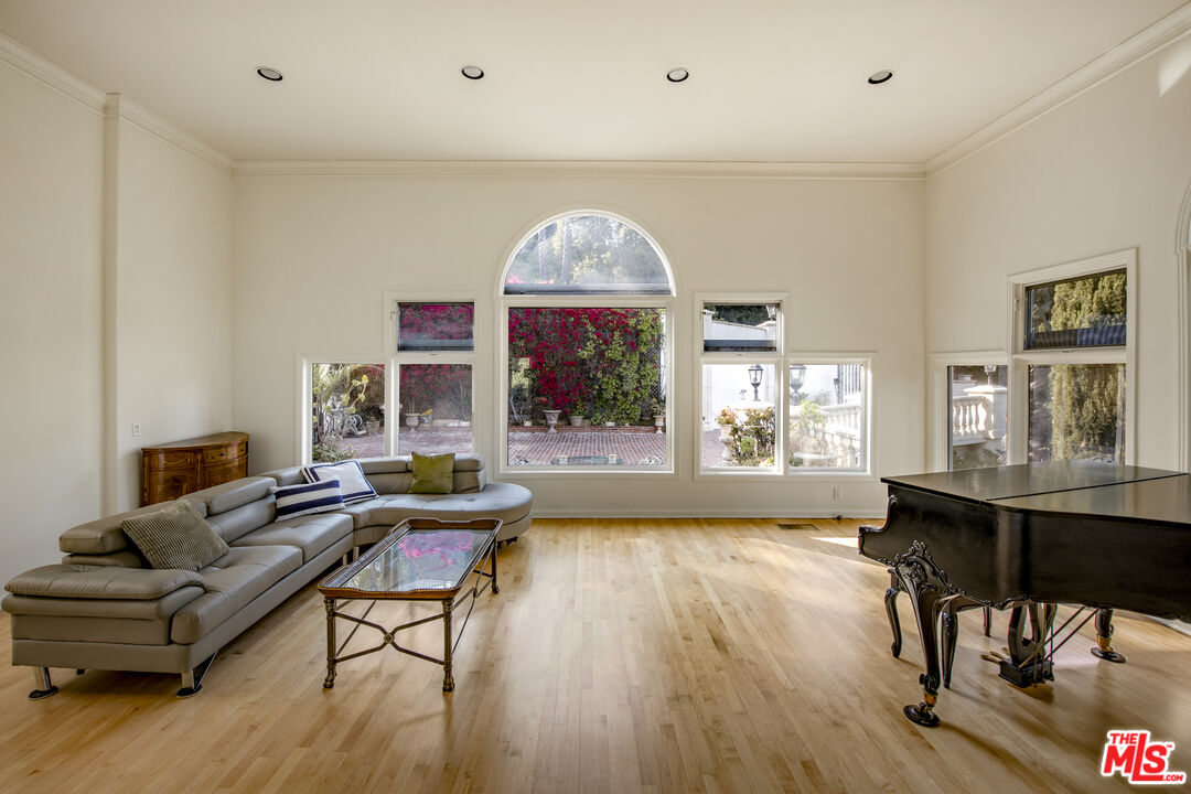 3780 Multiview Dr