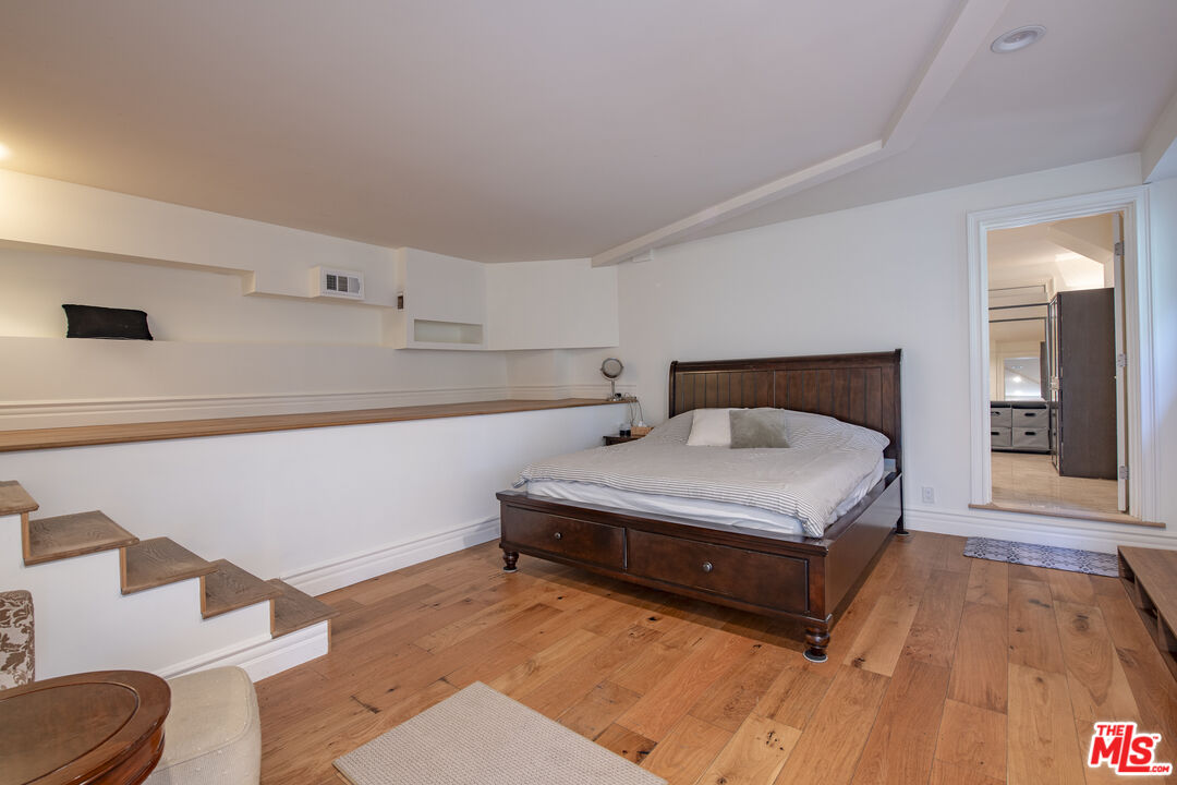 3780 Multiview Dr