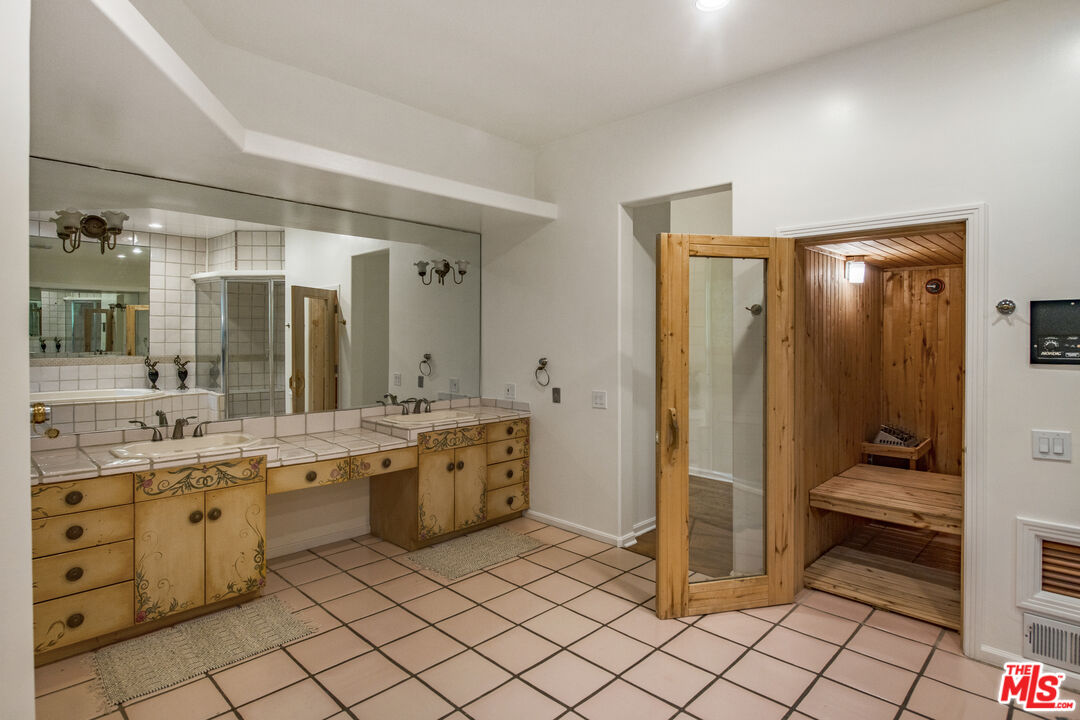 3780 Multiview Dr