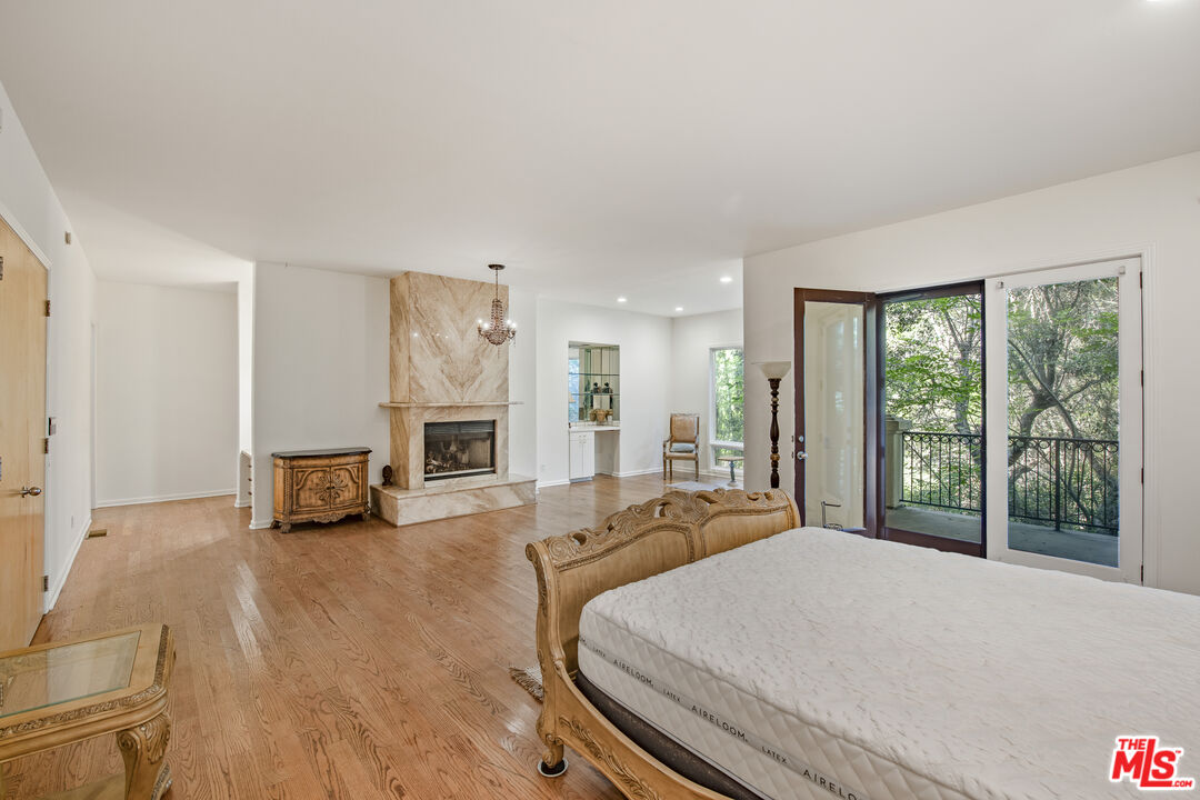3780 Multiview Dr