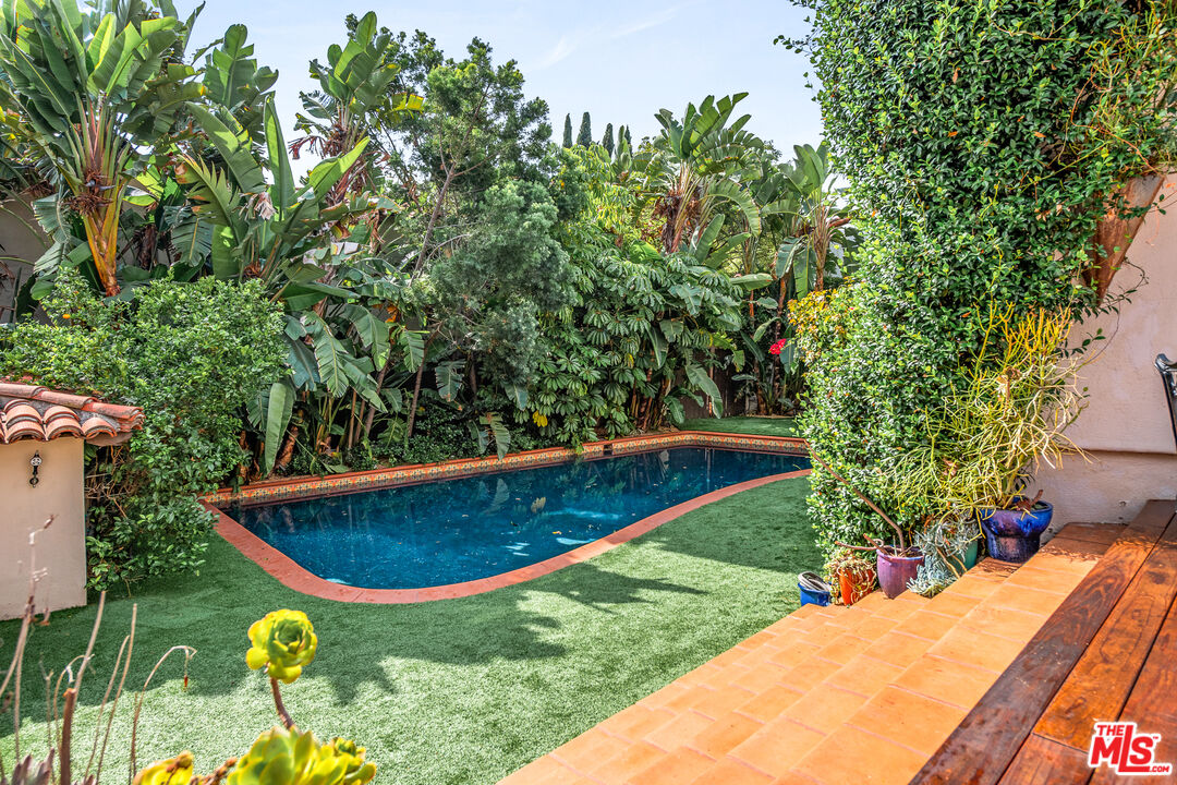 3588 Griffith Park Blvd