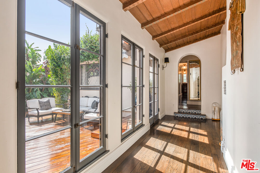 3588 Griffith Park Blvd