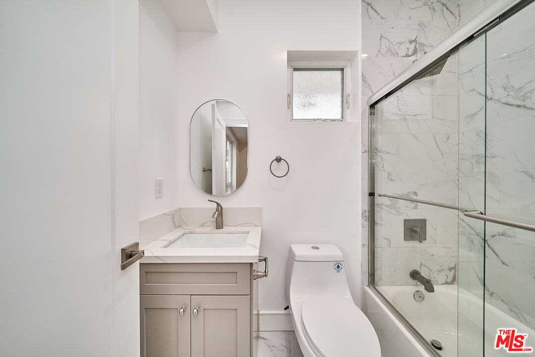 1106 Queen Anne Pl Unit: 1106
