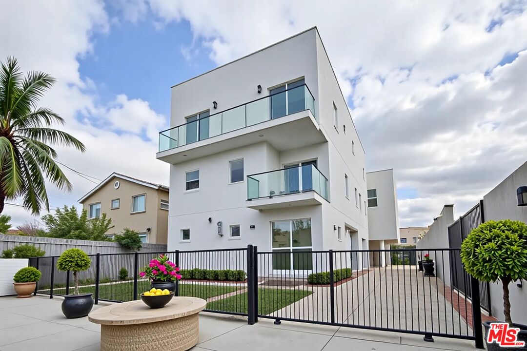 1106 Queen Anne Pl Unit: 1106