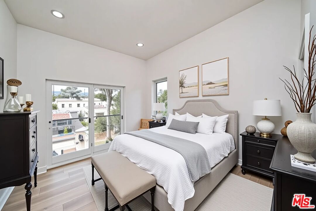 1106 Queen Anne Pl Unit: 1106 1/2