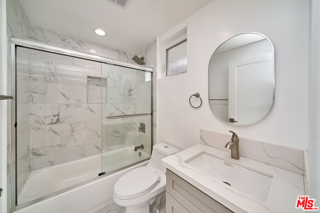1106 Queen Anne Pl Unit: 1106 1/2