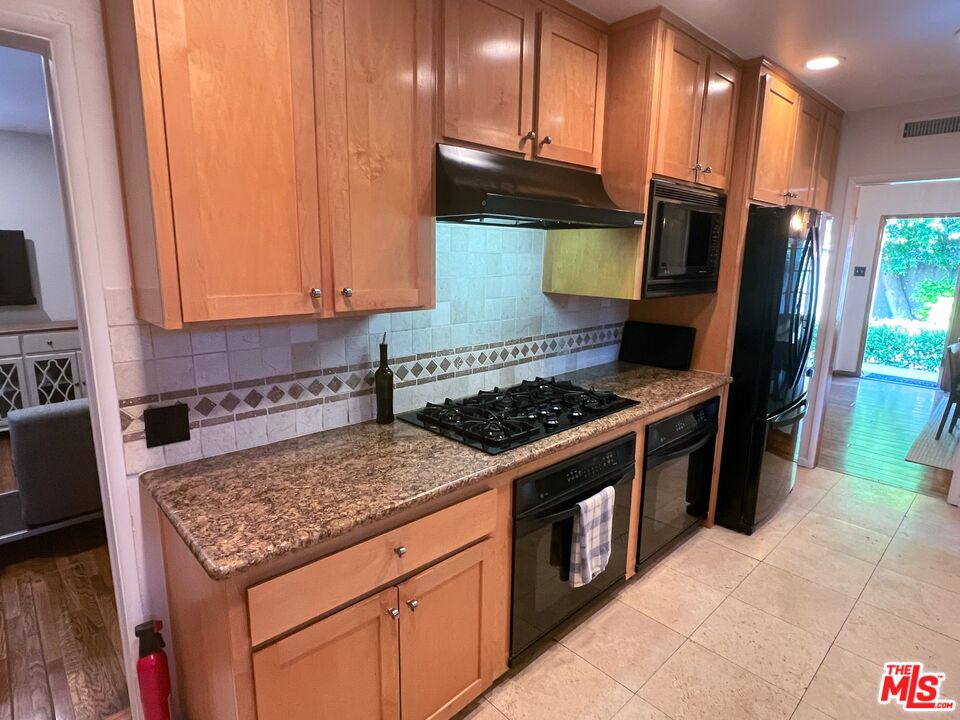 6646 Mammoth Ave