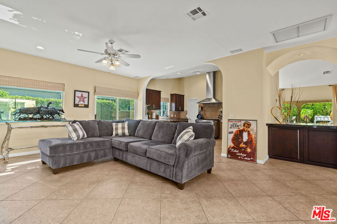 108 Chelsea Cir