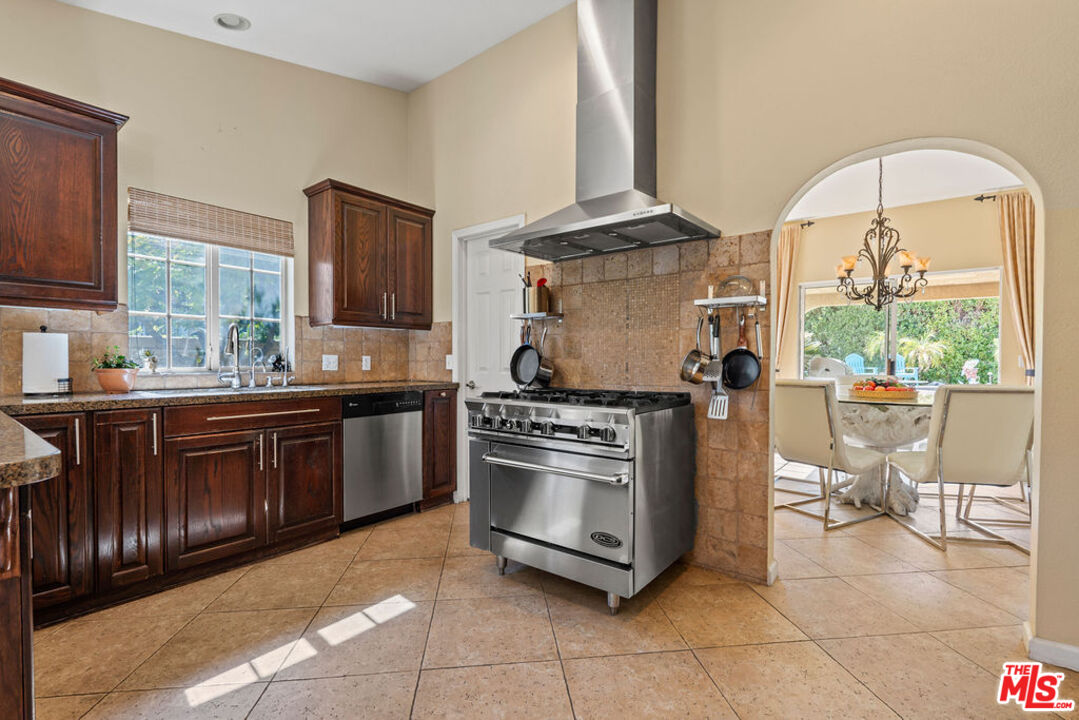108 Chelsea Cir