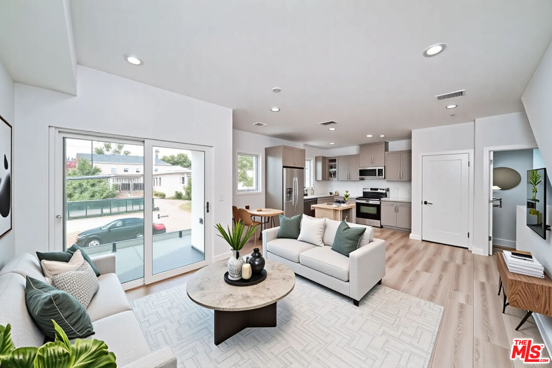 1108 Queen Anne Pl Unit: 1108 1/2