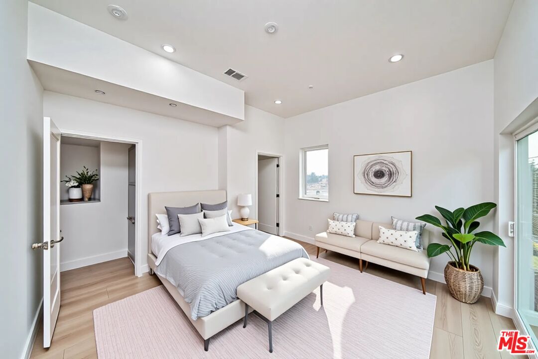 1108 Queen Anne Pl Unit: 1108 1/2