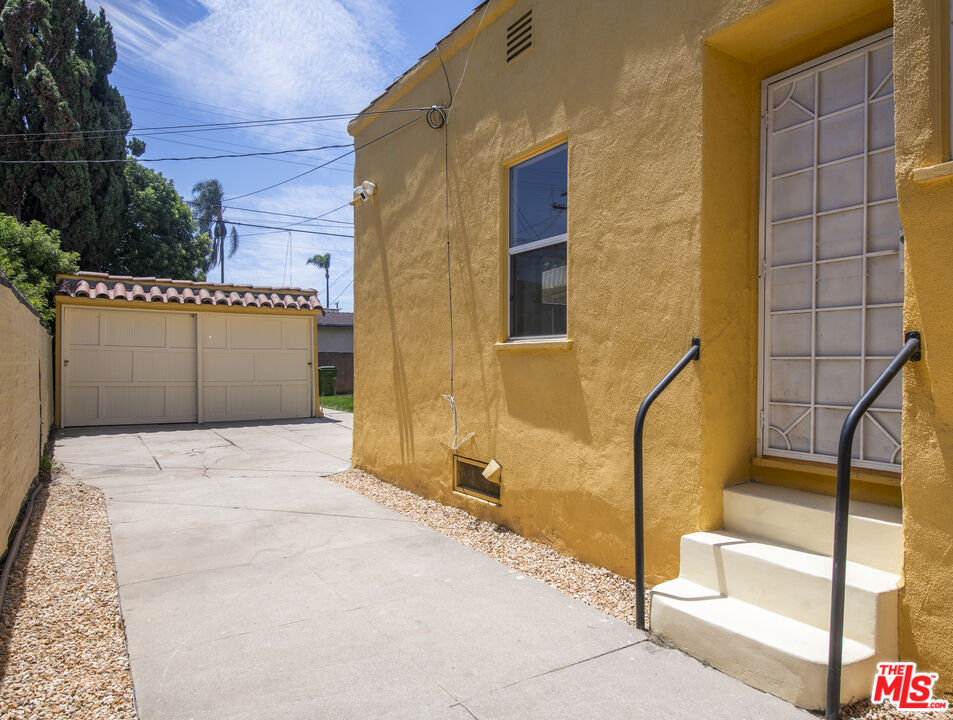 3220 W 78th Pl