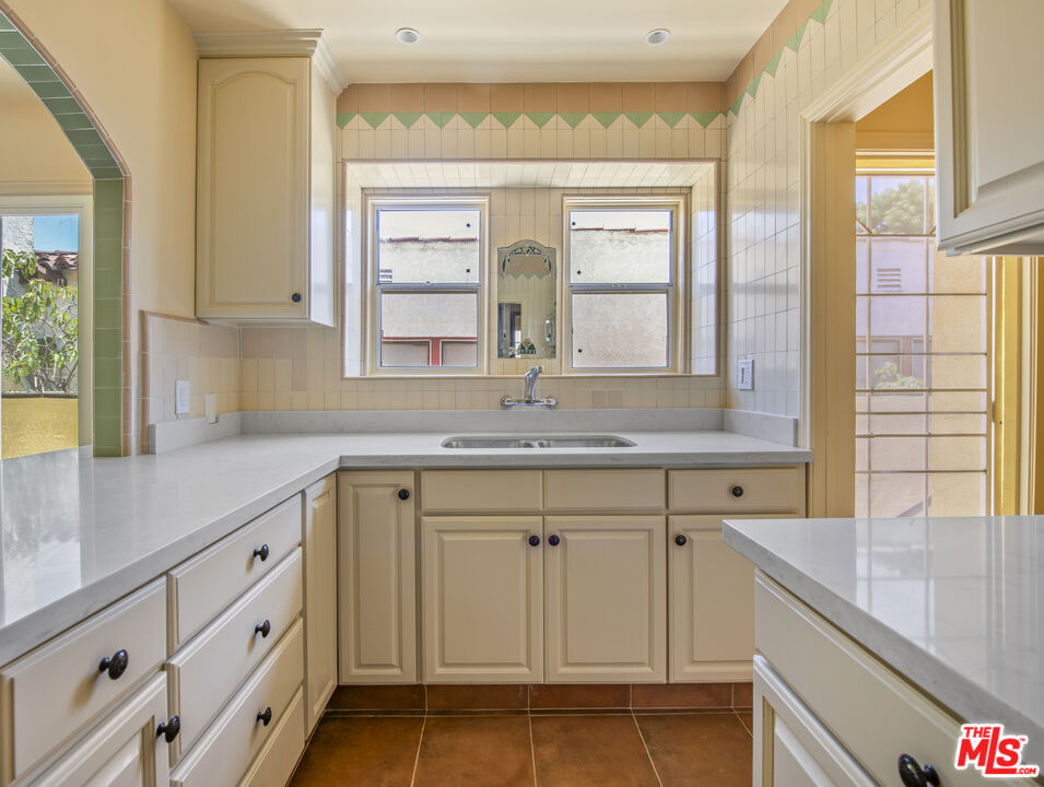 3220 W 78th Pl