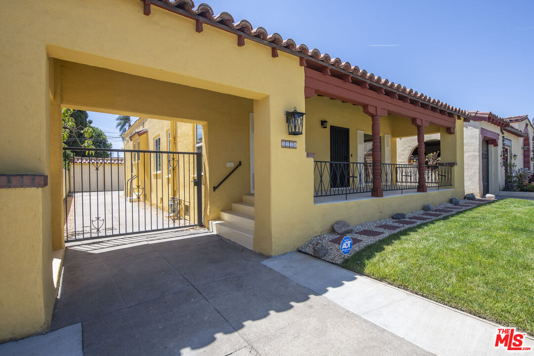 3220 W 78th Pl