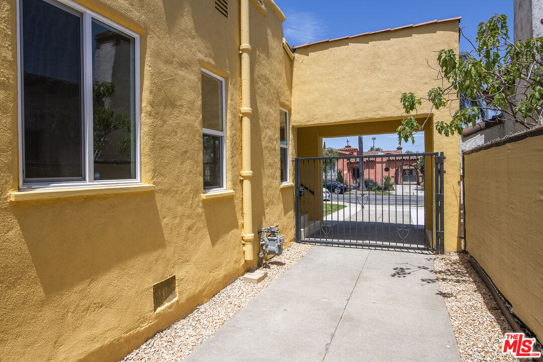 3220 W 78th Pl