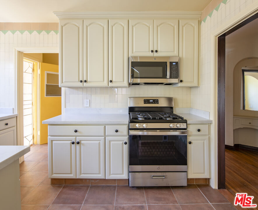 3220 W 78th Pl