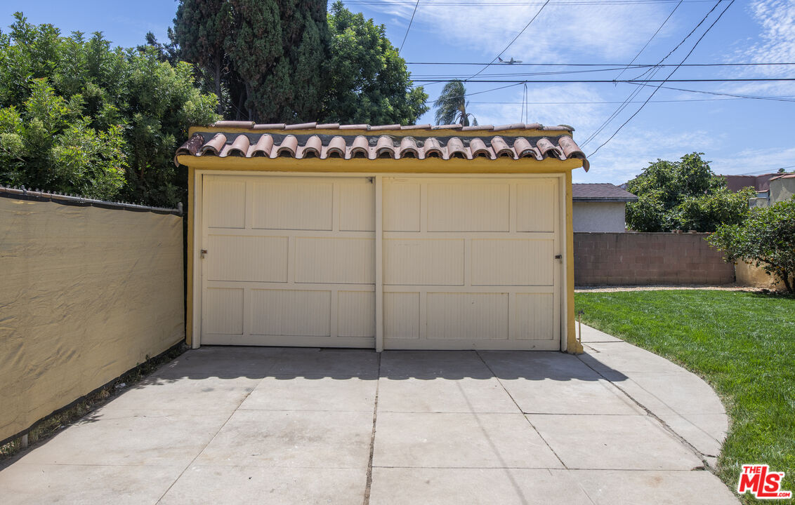 3220 W 78th Pl
