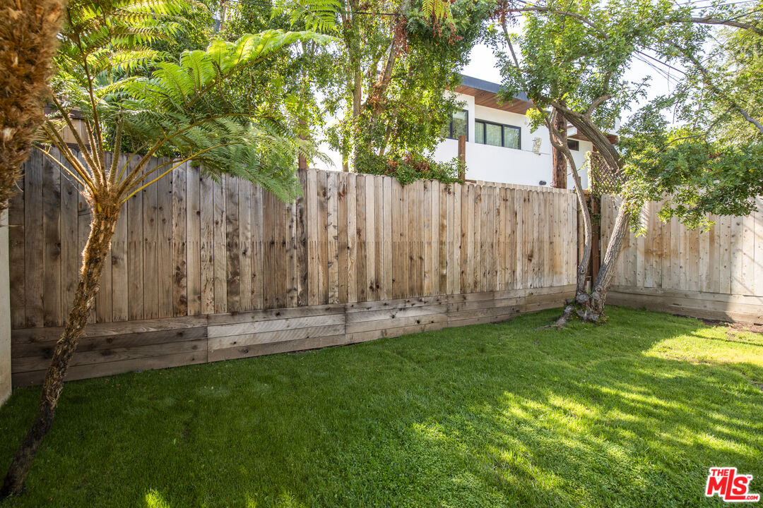 809 N Stanley Ave