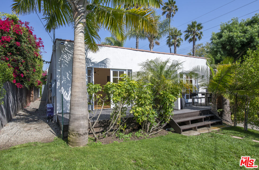 809 N Stanley Ave