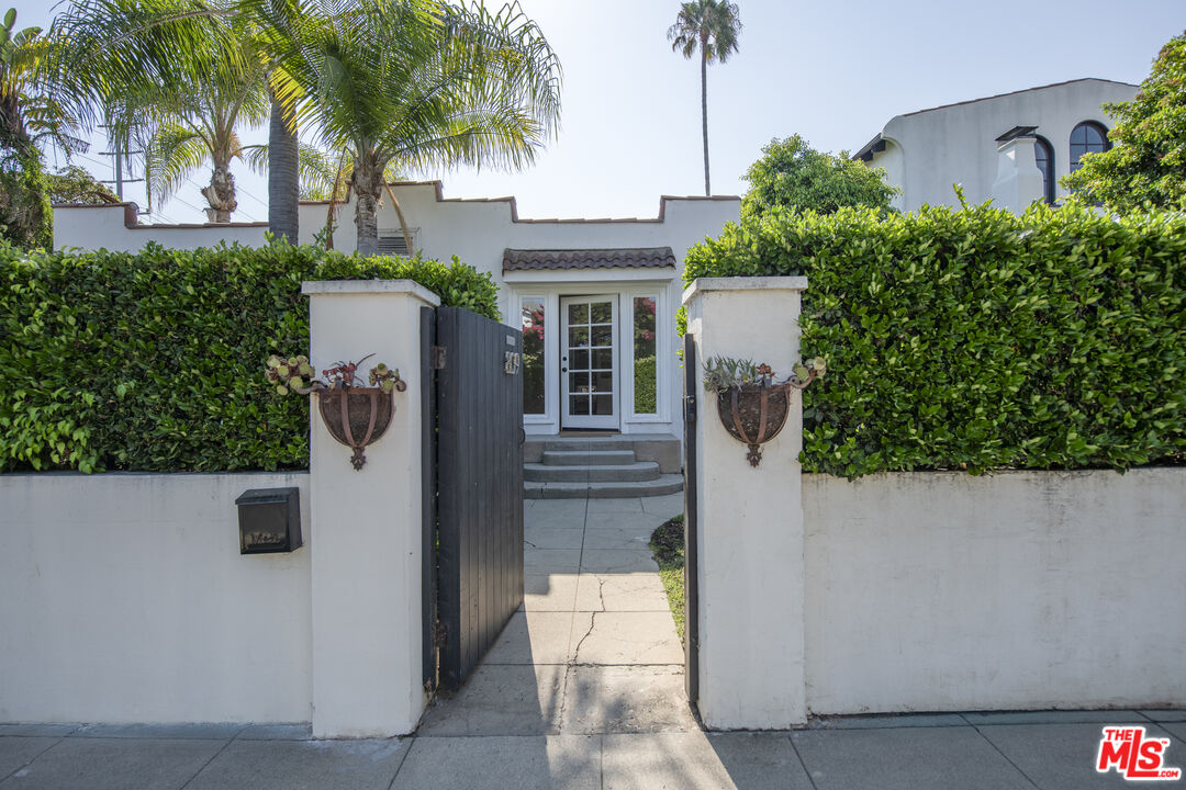 809 N Stanley Ave