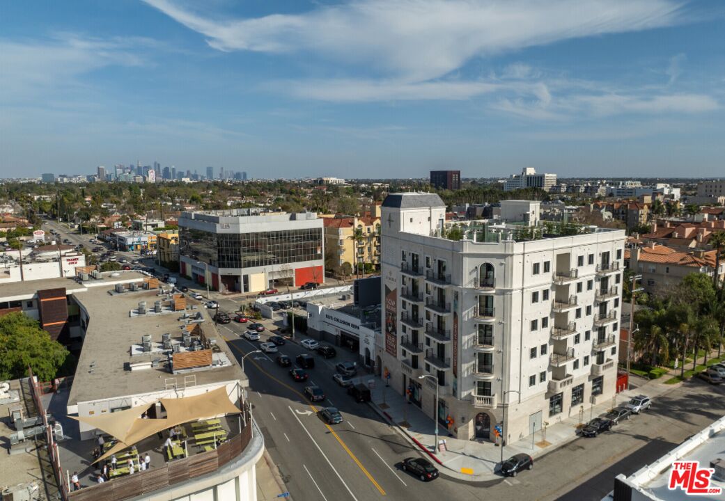 5768 W 3rd St Unit: 305