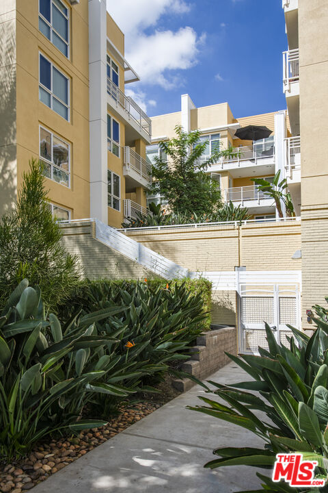 21301 Erwin St Unit: 340