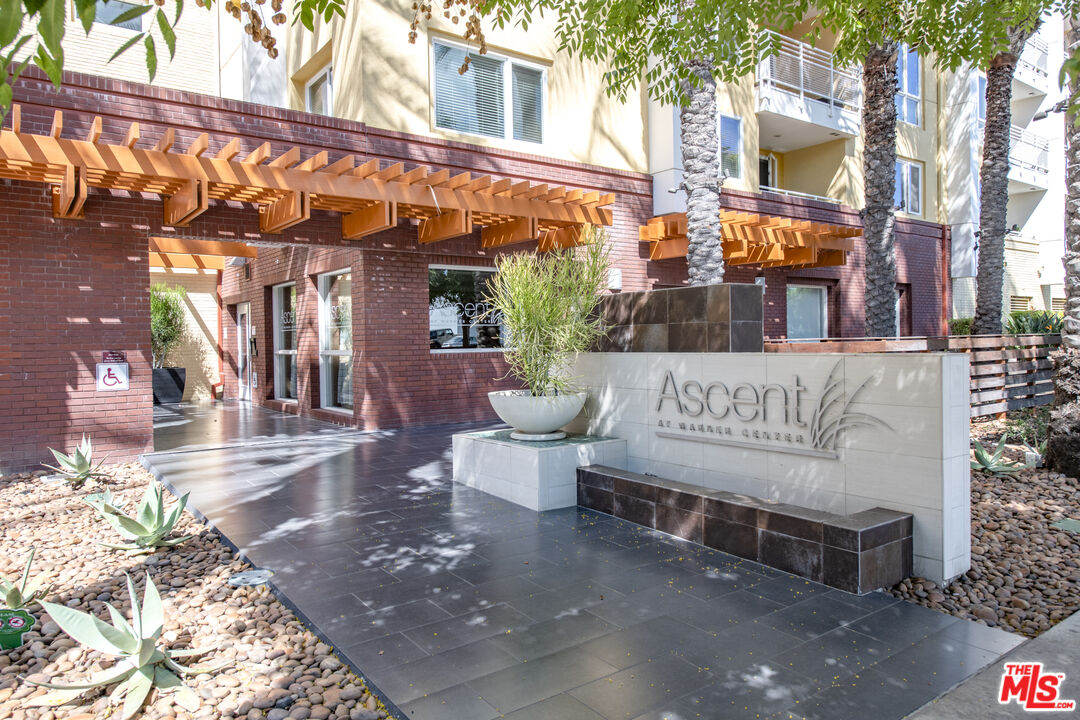 21301 Erwin St Unit: 340