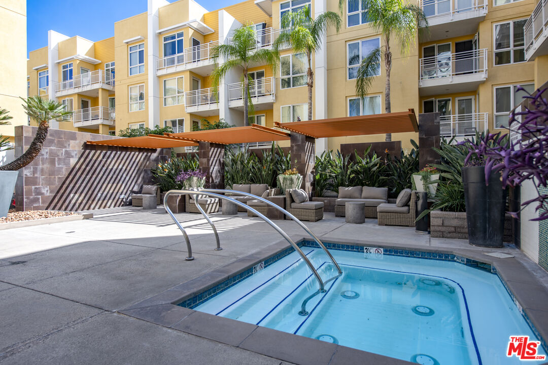 21301 Erwin St Unit: 340