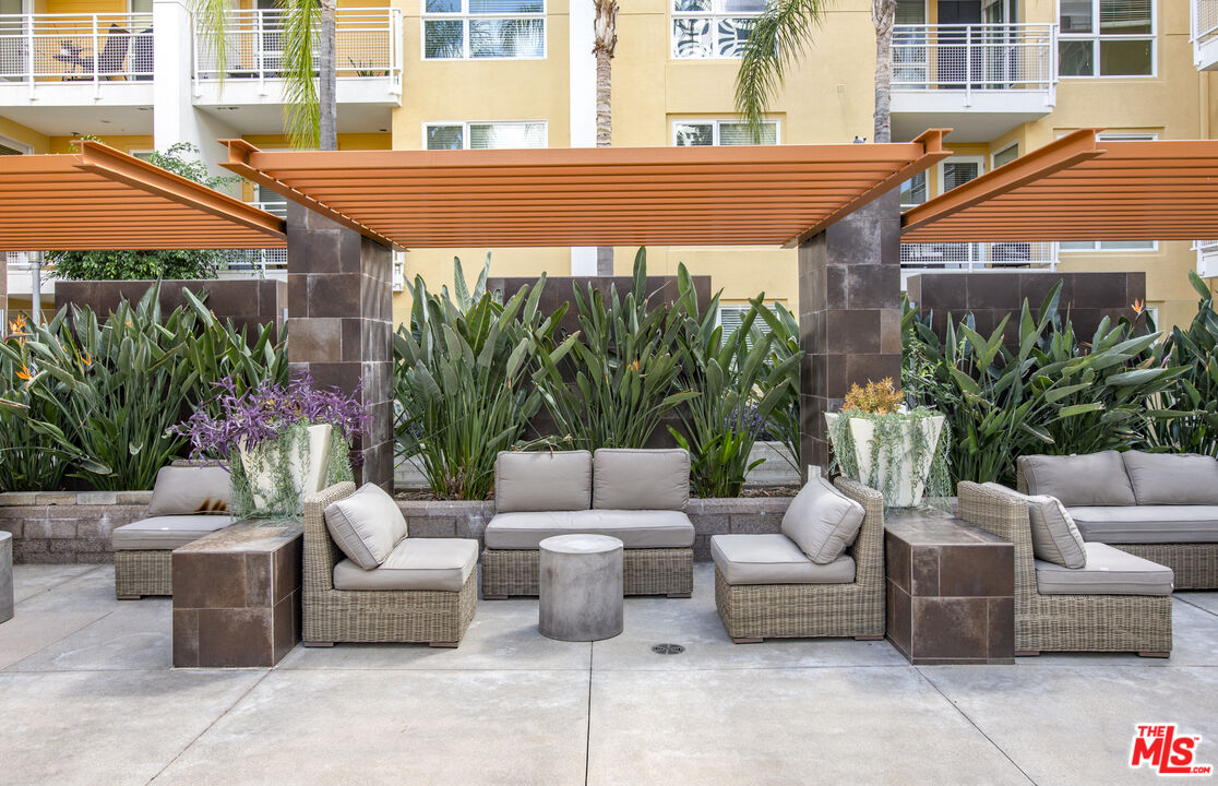 21301 Erwin St Unit: 340