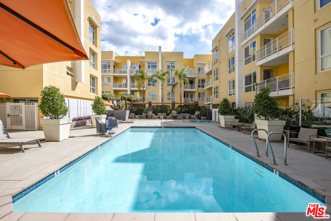 21301 Erwin St Unit: 340