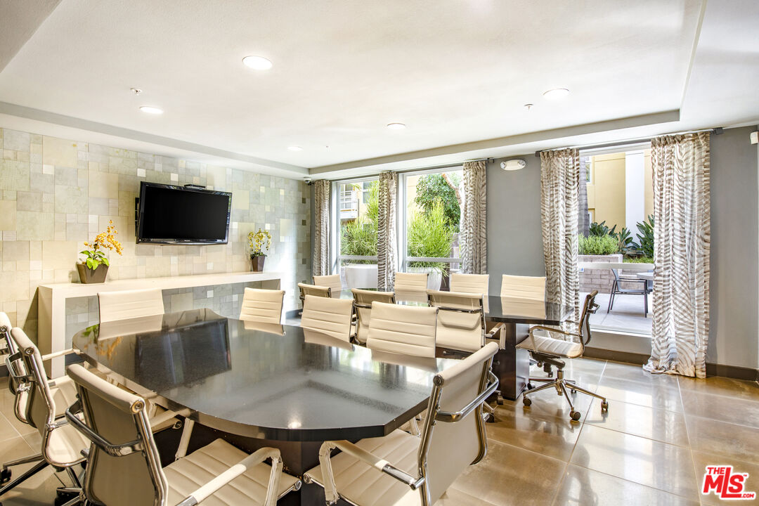 21301 Erwin St Unit: 340