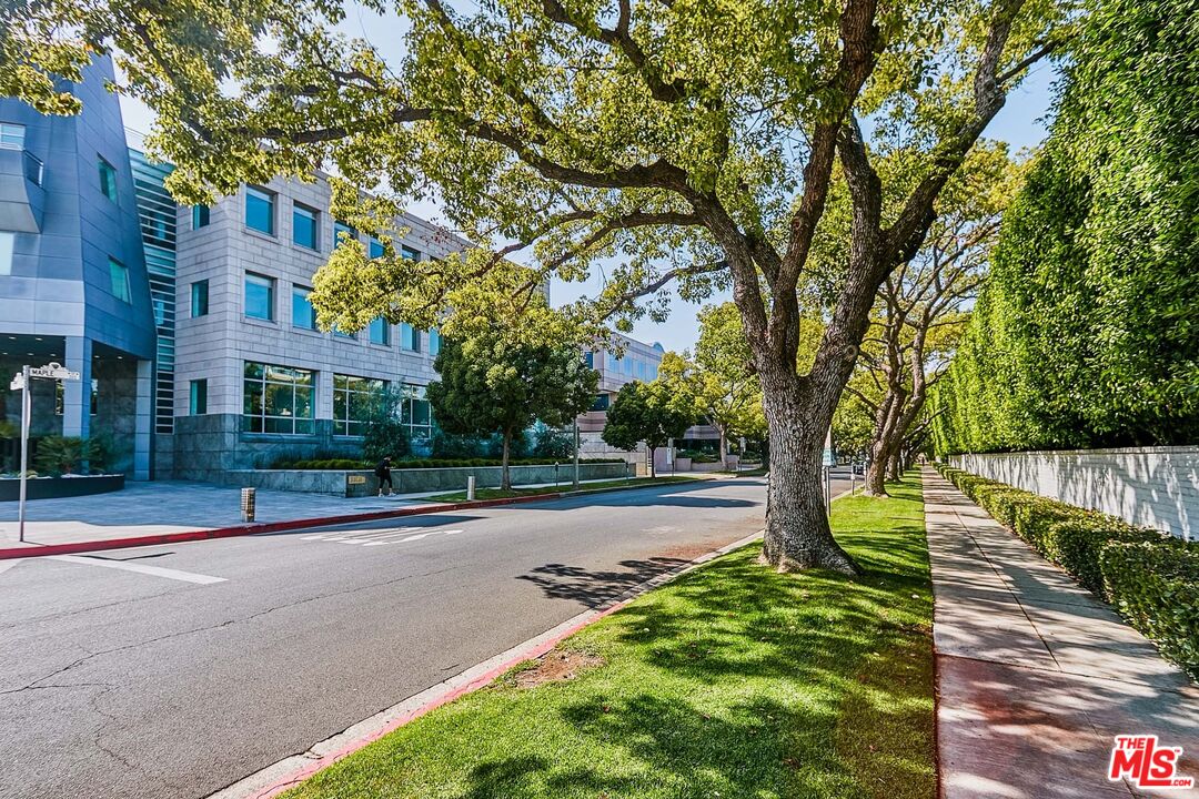 328 N Maple Dr Unit: 306