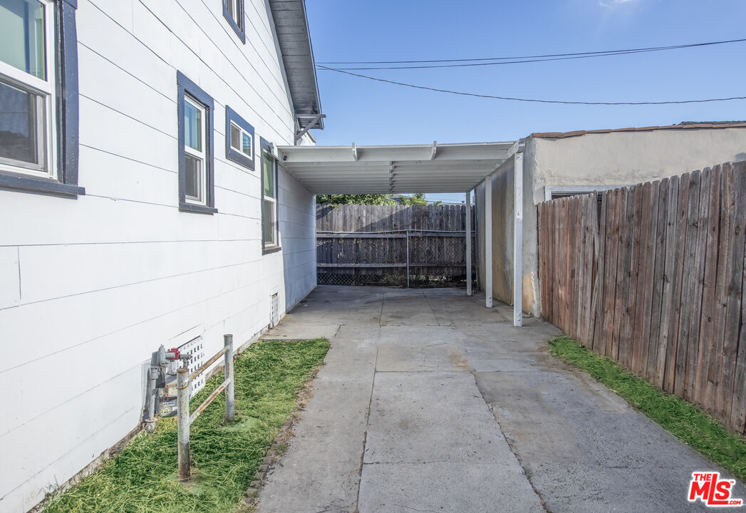 4616 Rosewood Ave