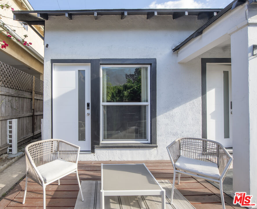4616 Rosewood Ave