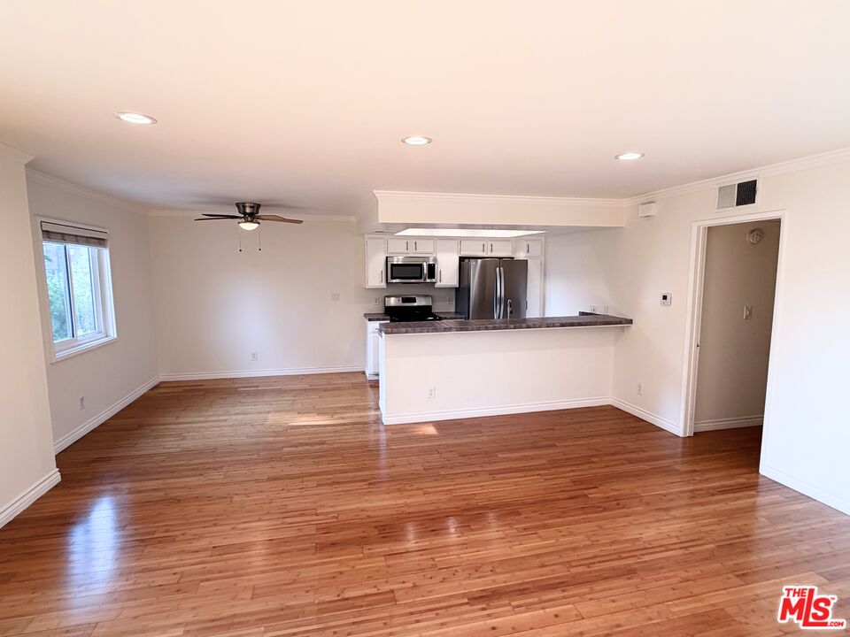 2700 Cahuenga Blvd Unit: 2209