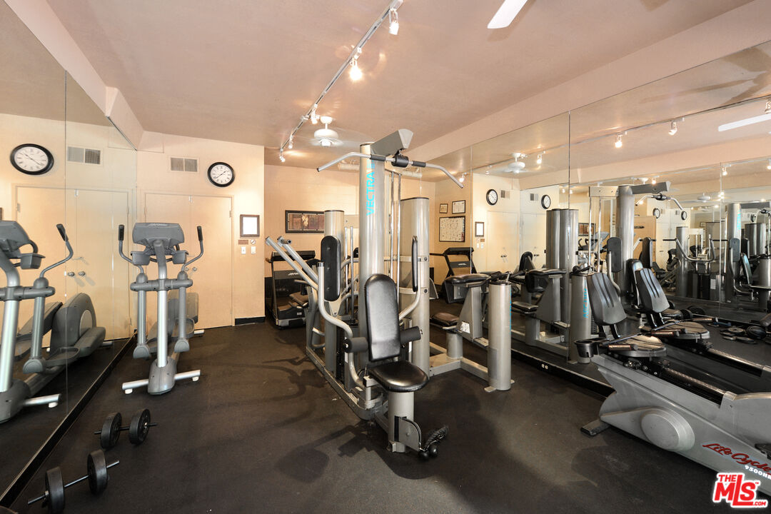 2700 Cahuenga Blvd Unit: 2209