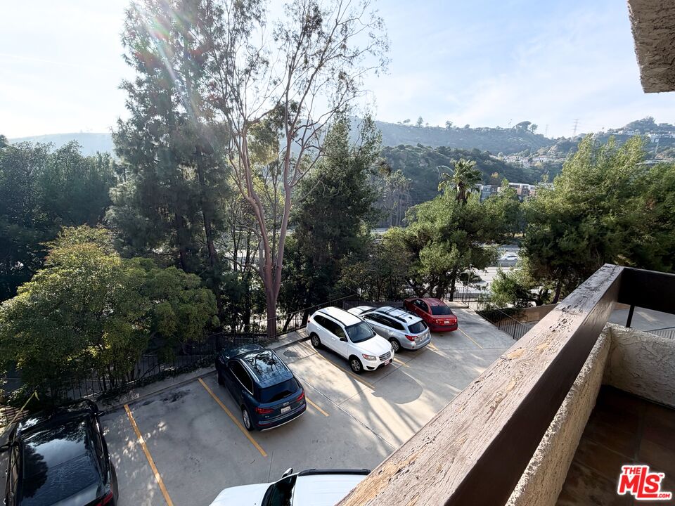 2700 Cahuenga Blvd Unit: 2209