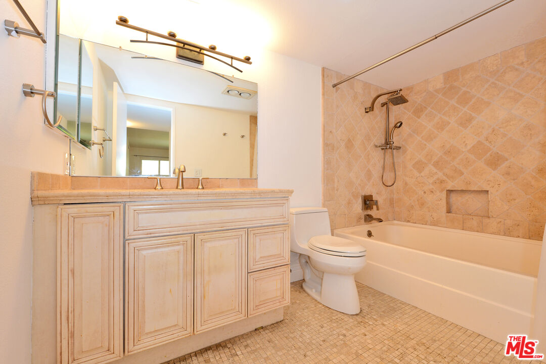 2700 Cahuenga Blvd Unit: 2209