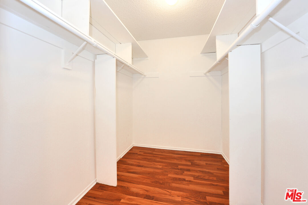 2700 Cahuenga Blvd Unit: 2209