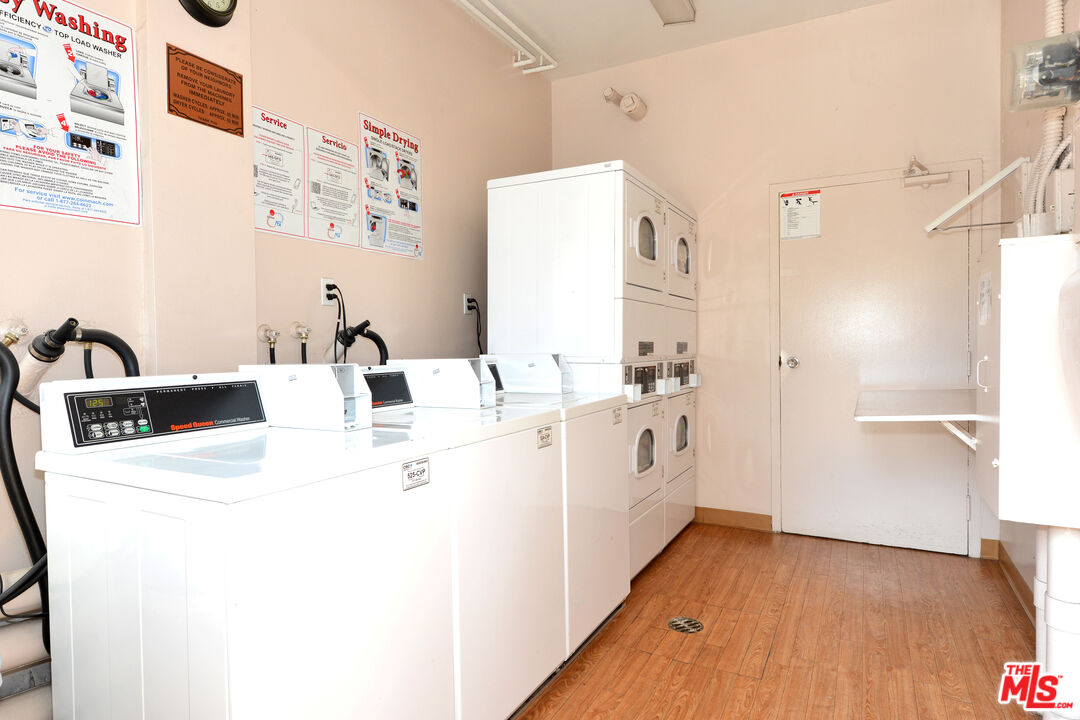 2700 Cahuenga Blvd Unit: 2209