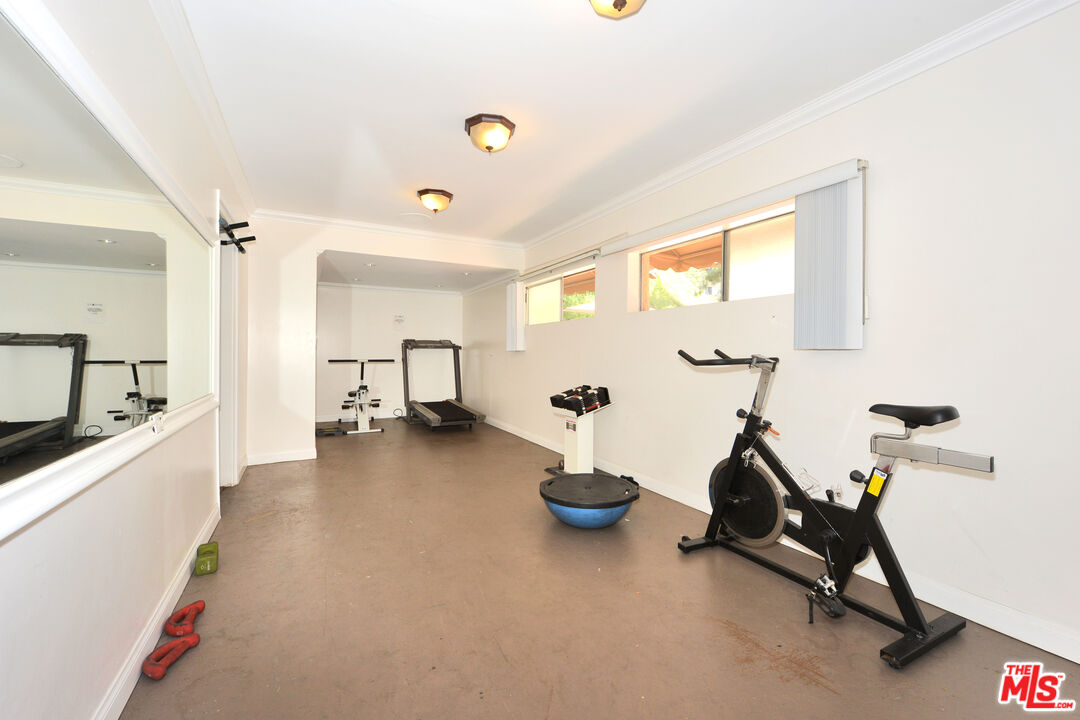 2700 Cahuenga Blvd Unit: 2209