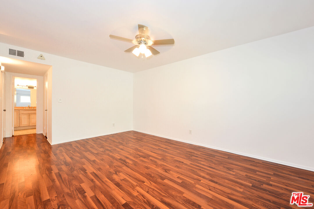 2700 Cahuenga Blvd Unit: 2209