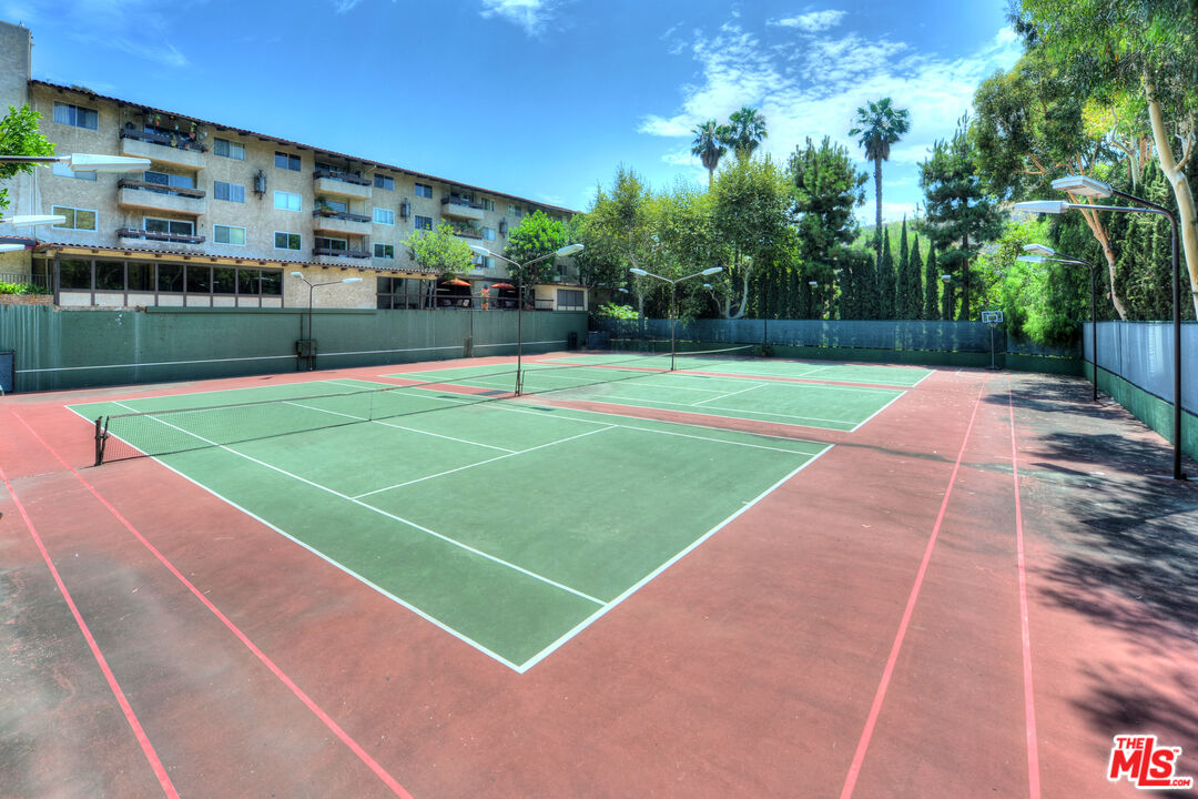 2700 Cahuenga Blvd Unit: 2209