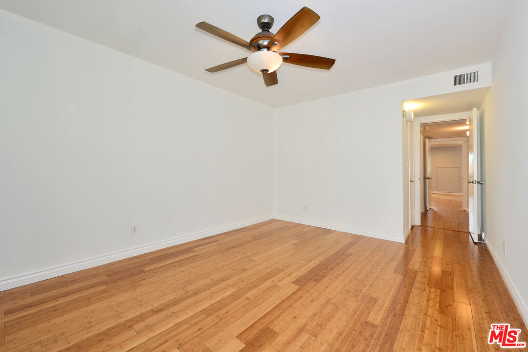 2700 Cahuenga Blvd Unit: 2209